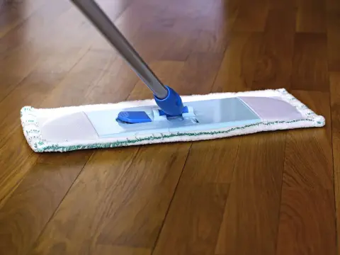 Czym wyczyścić parkiet nielakierowany, aby uzyskać perfekcyjny efekt?