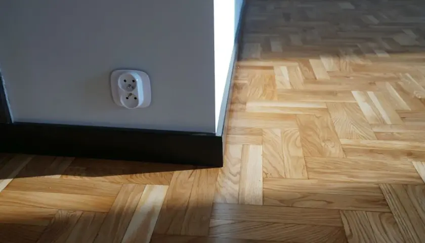 Jakie listwy przypodłogowe do parkietu wybrać, by uniknąć błędów?