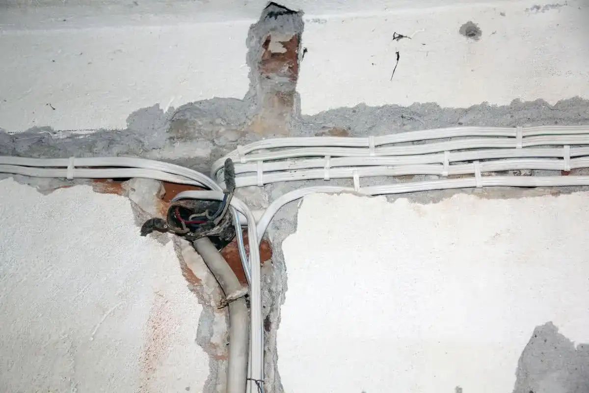 Instalacja aluminiowa w mieszkaniu - naprawa czy wymiana?